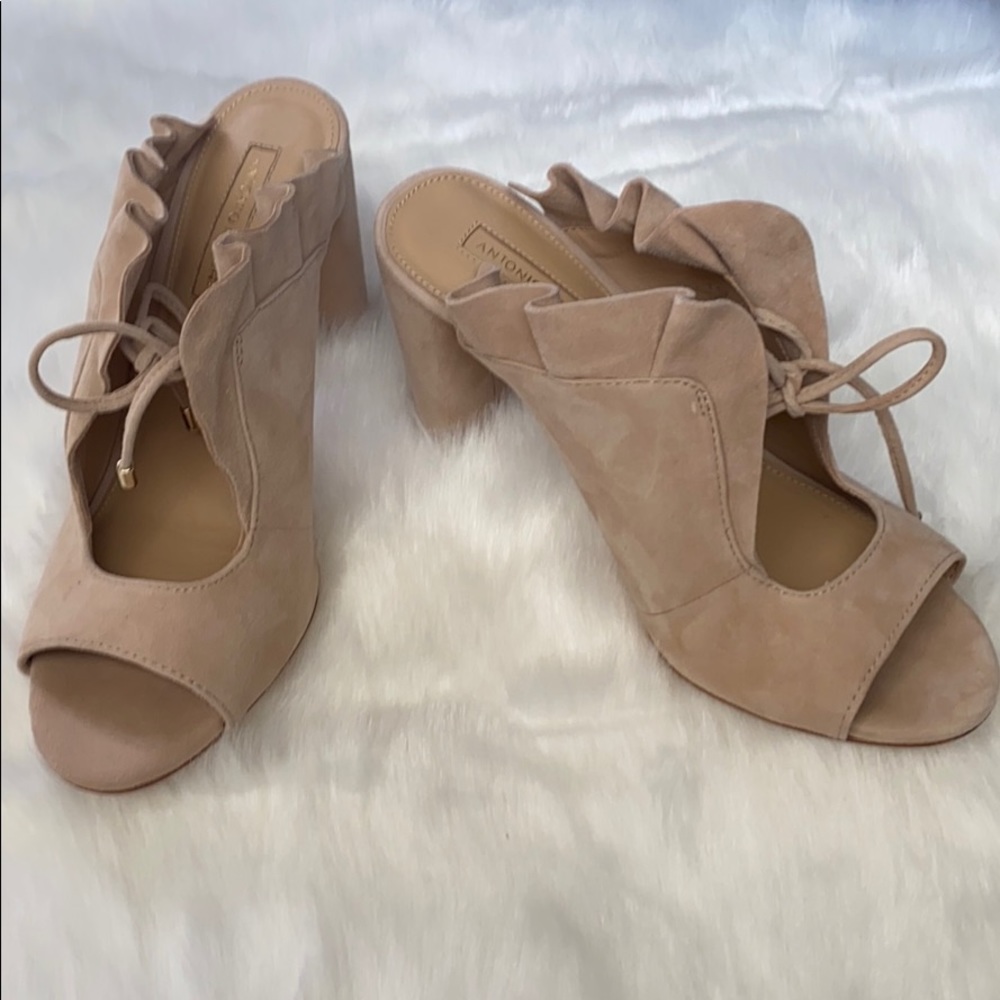Antonio Melani ruffle high heels 7.5